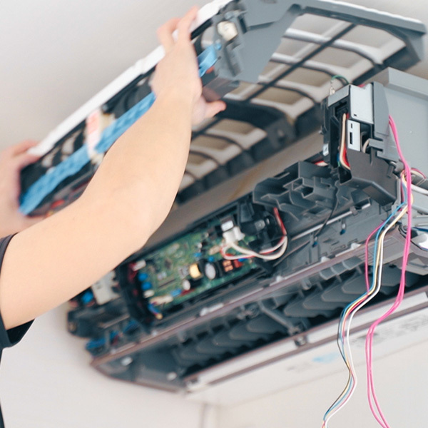 エアコンクリーニングの流れ1・分解