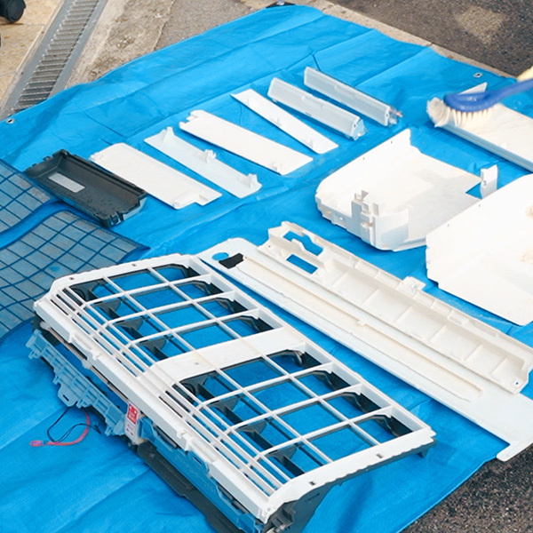 エアコンクリーニングの流れ4・パーツ洗浄