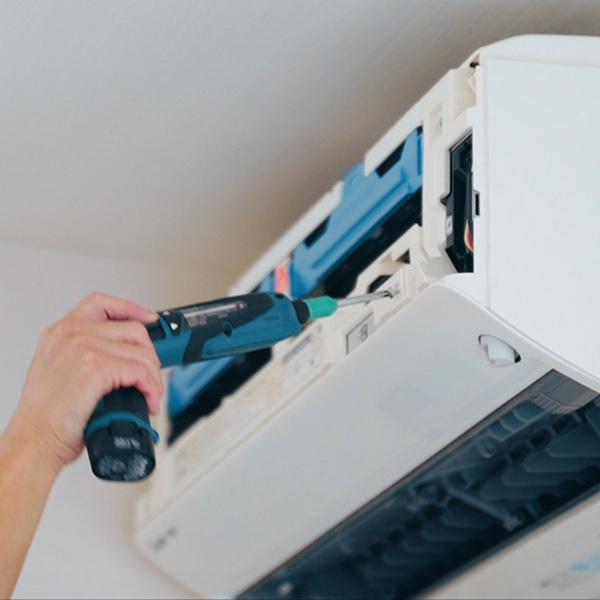 エアコンクリーニングの流れ5・組み立て